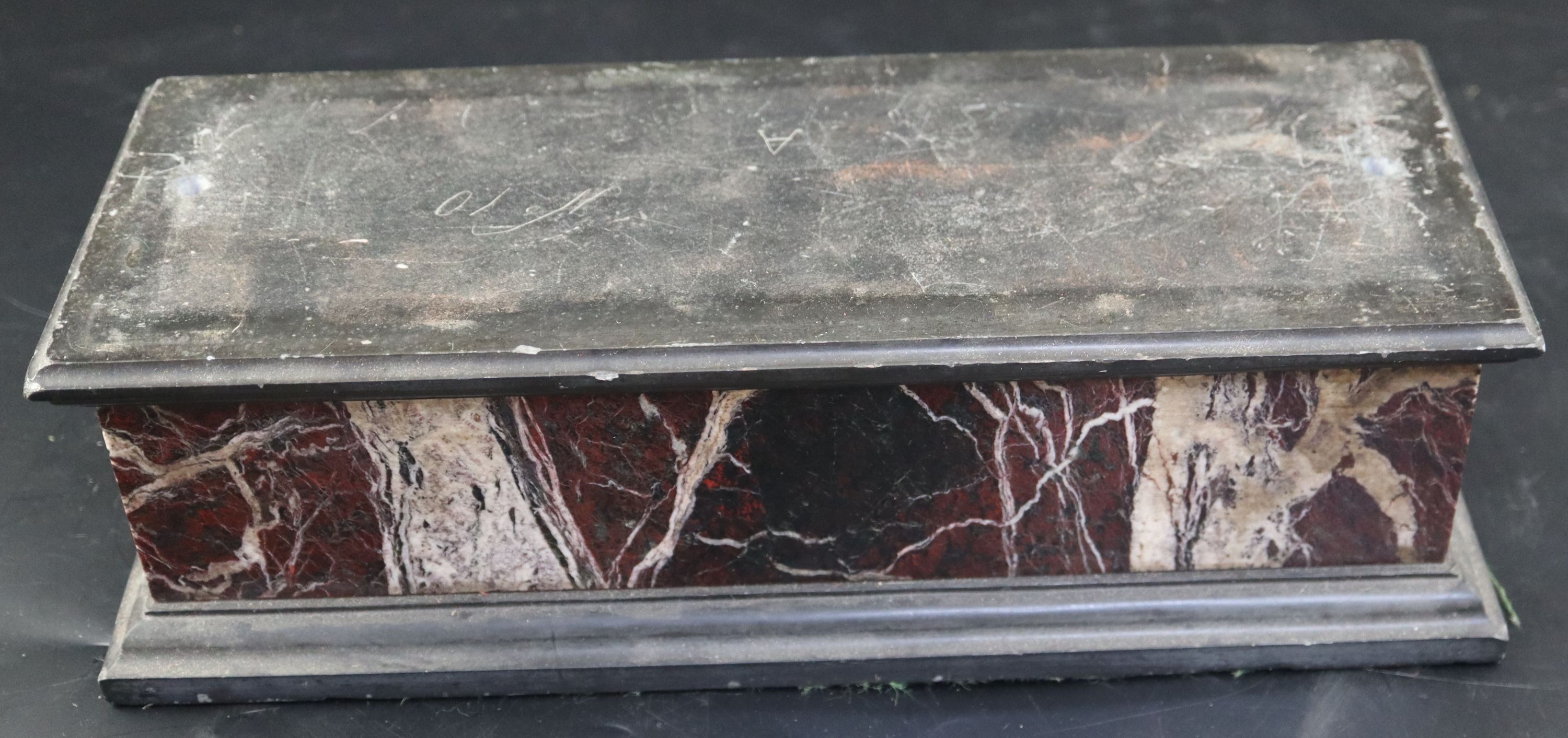 A Victorian rouge marble and black slate plinth for a clock or statue, width 31.5cm depth 13cm height 9cm